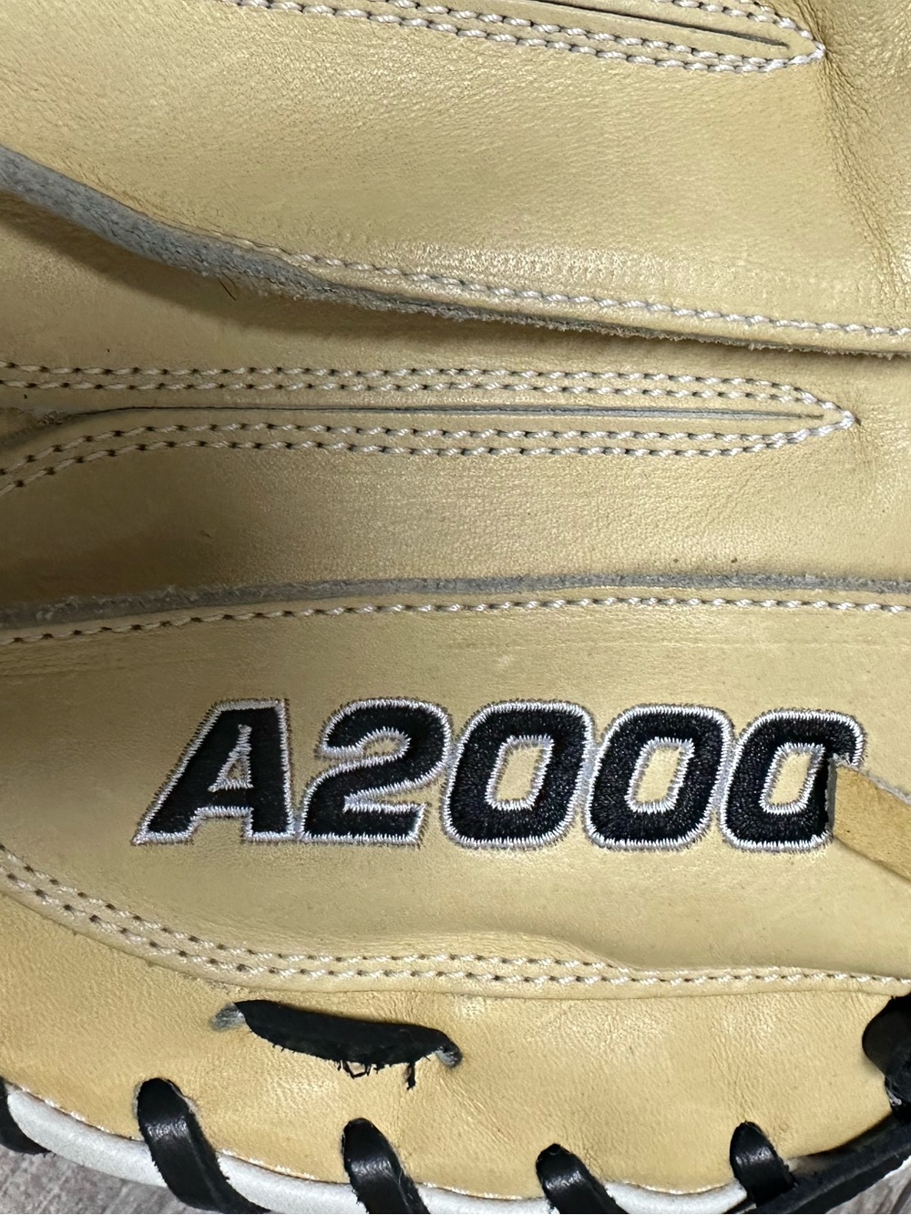 Wilson A2000 leather  baseball gloves pristine condition - Picture 8 of 10